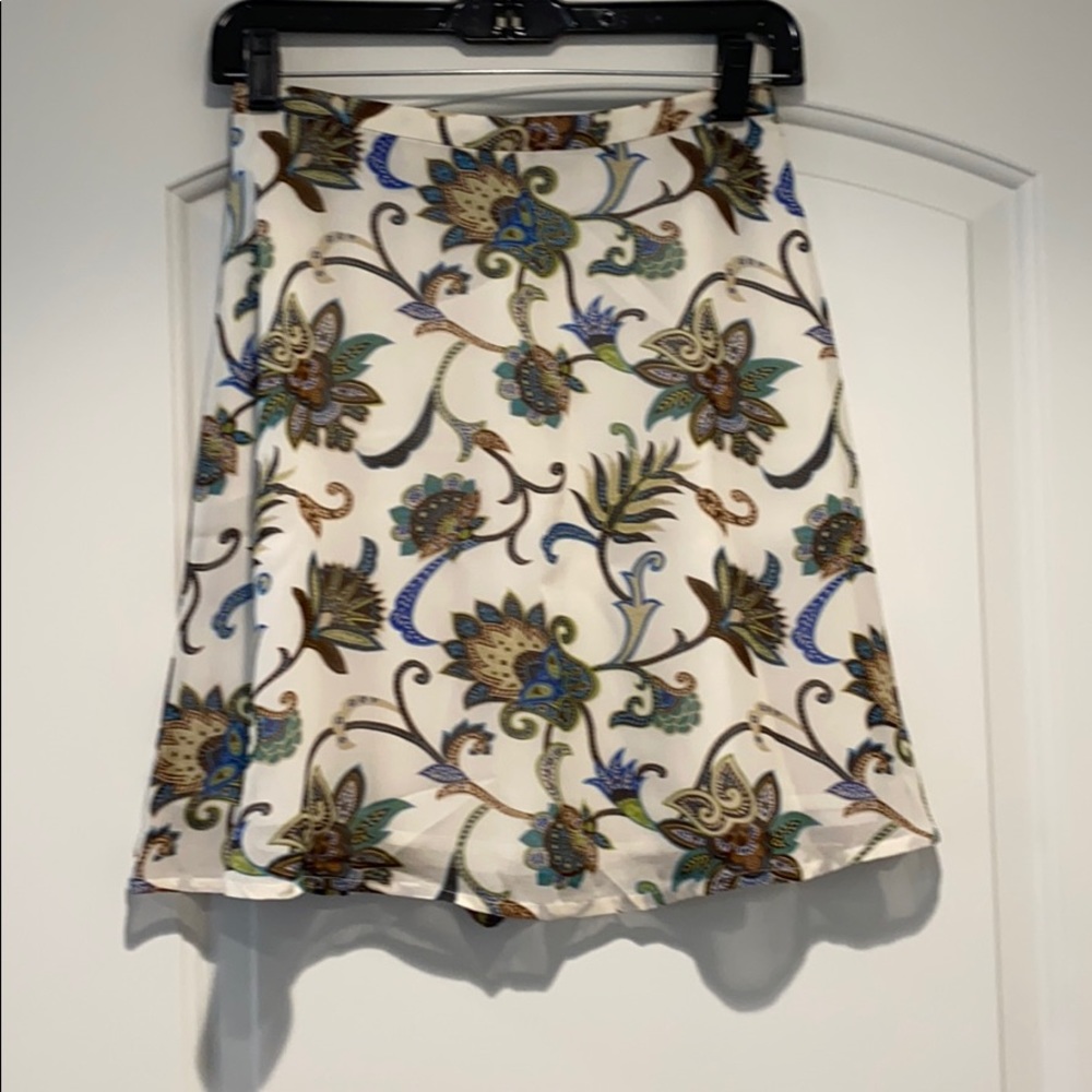 Ladies A-line flirty skirt - Picture 3 of 3